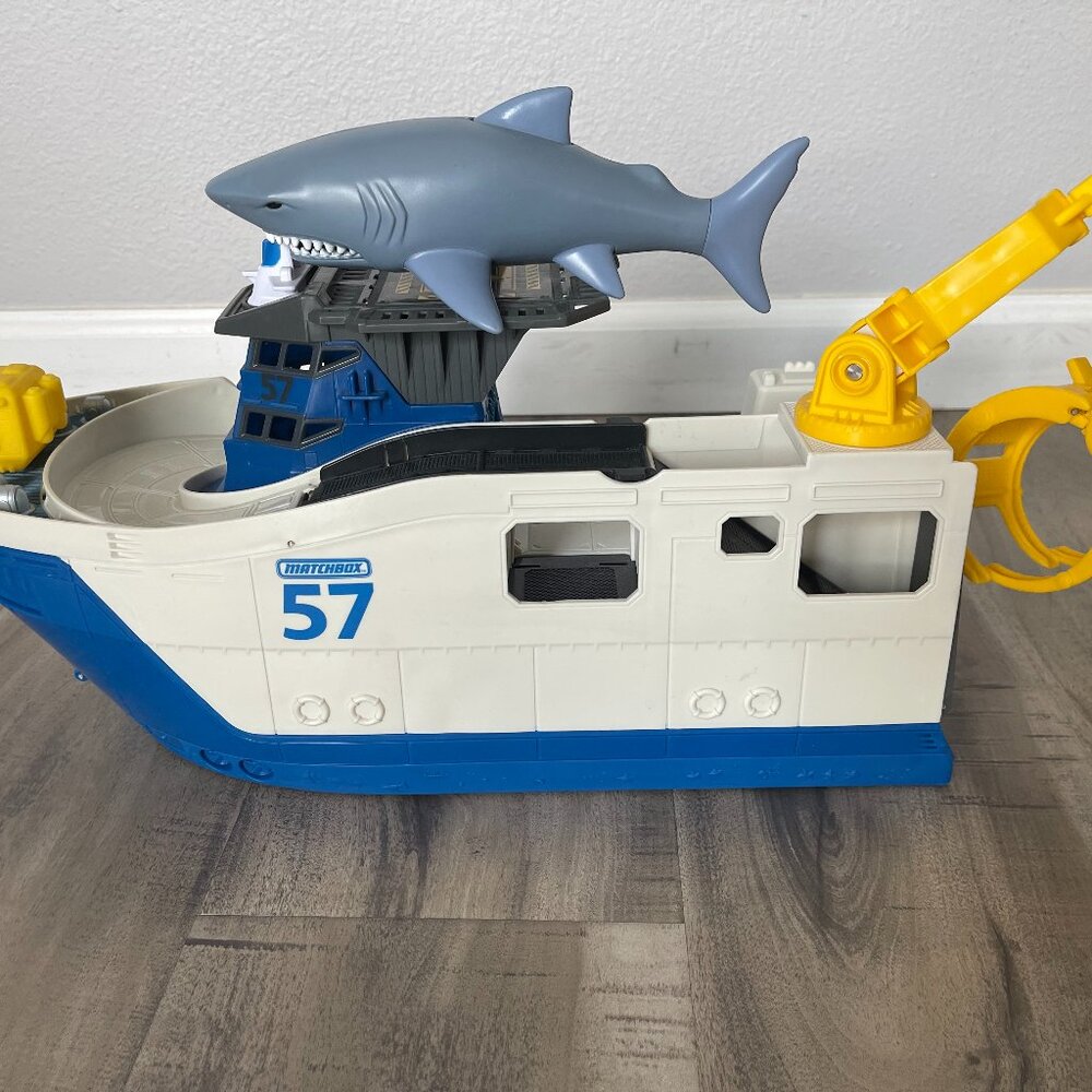 Matchbox Marine Rescue Shark Ship